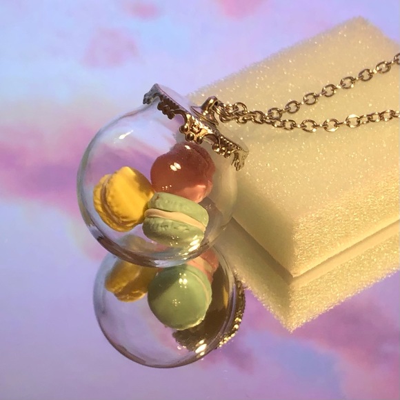 Handmade macaron globe necklace - Picture 1 of 2
